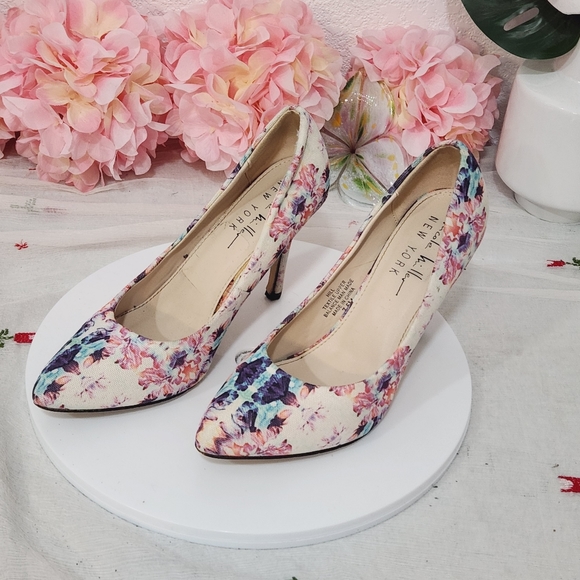 Nicole Miller Shoes Nicole Miller New York Floral Spring Pumps Size
